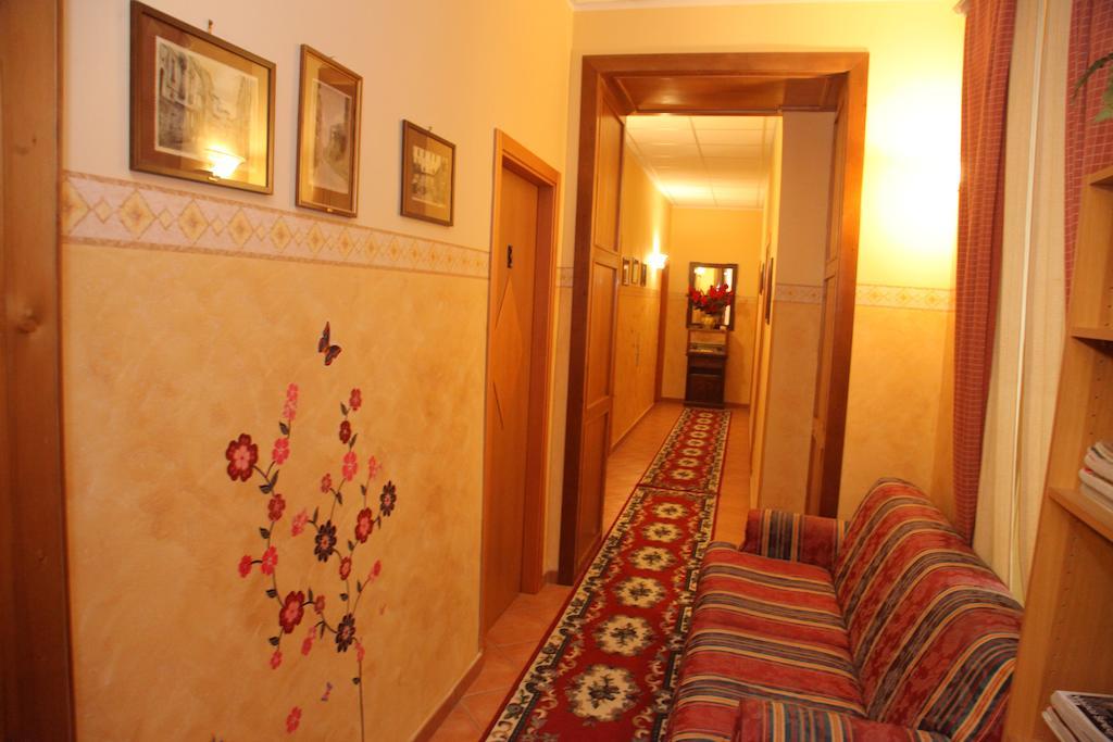 B&B Rinascente เปาลา ภายนอก รูปภาพ
