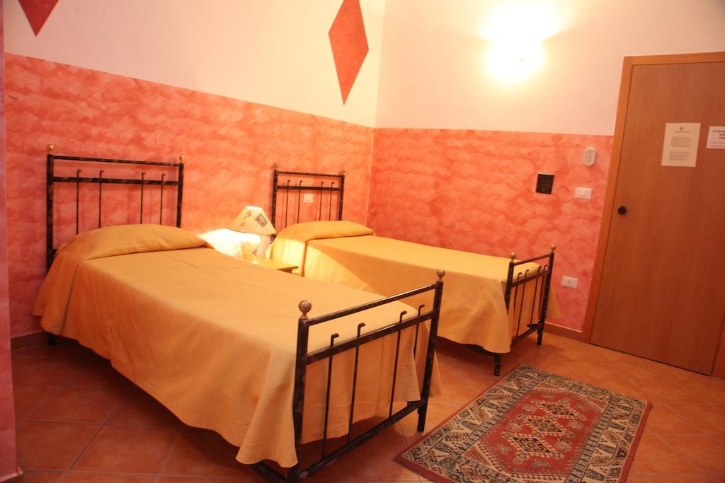 B&B Rinascente เปาลา ภายนอก รูปภาพ